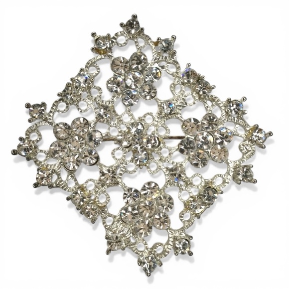 Large 1960s Silver Filigree Rhinestone Brooch • Floral Lace Design - Picture 3 of 12